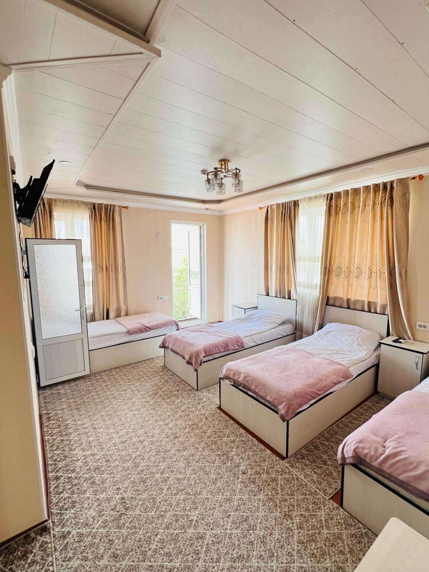 Hotel Zarafshon Panjakent エクステリア 写真